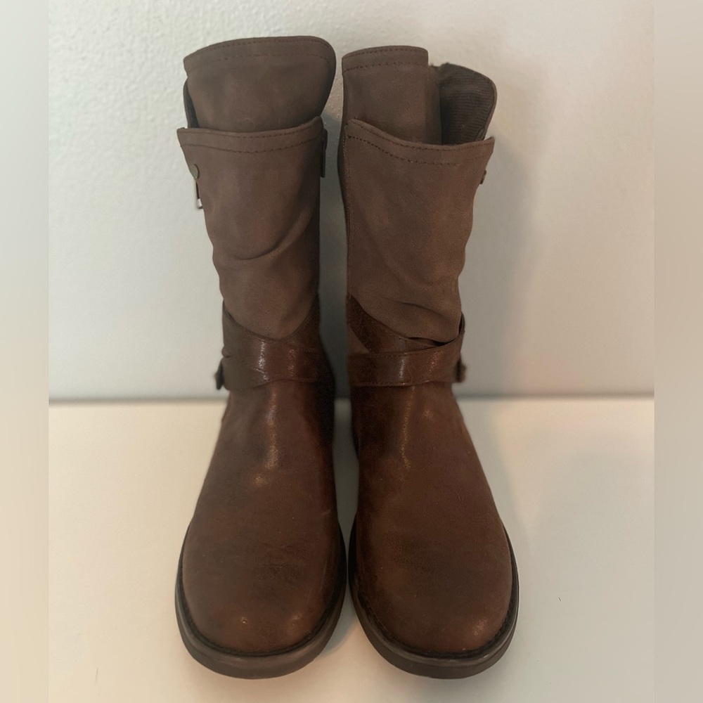 CARLOS boots by Carlos Santana. Brown. Size 9.